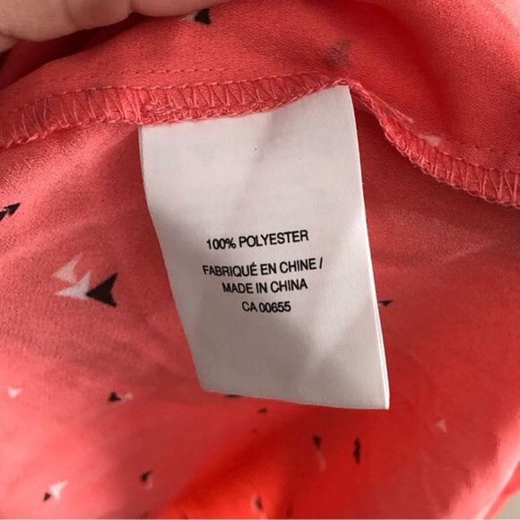 Reitmans Plus Size XXL Petite Coral Arrow Print Zipper Neck Blouse - Picture 5 of 5